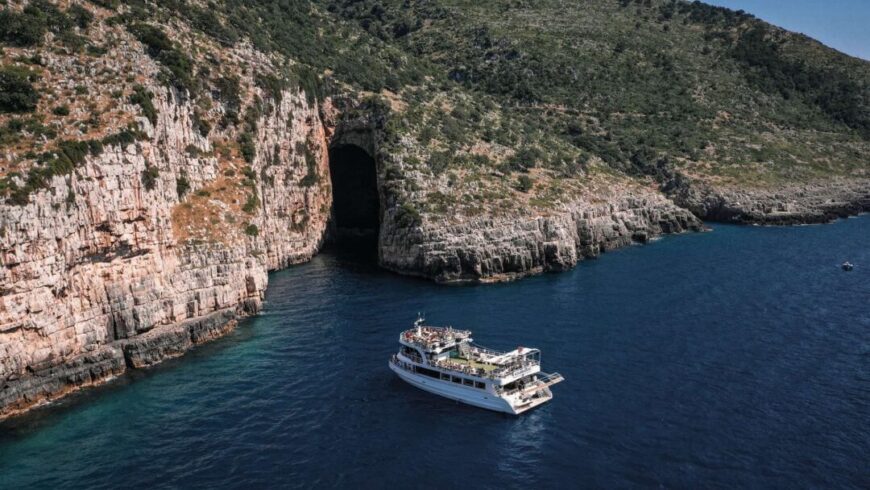 Aquamarine Adventure te Shpella e Haxhi Alise