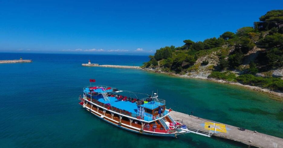 Anija Black Pearl Albania