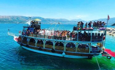 Anija Black Pearl Albania