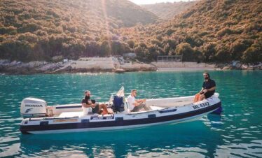 Gomone e anijes turistike Aquamarine Adventure