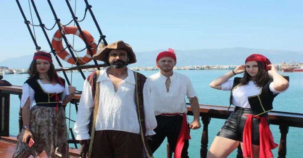 Udhetim me anije - Anija Pirate - xhiro me anije ne vlore - Shetitje me varke Udhetim me anije - Anija Pirate - xhiro me anije ne vlore - Shetitje me varke