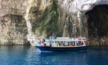 Teuta II boat tours in Sazan and karaburun