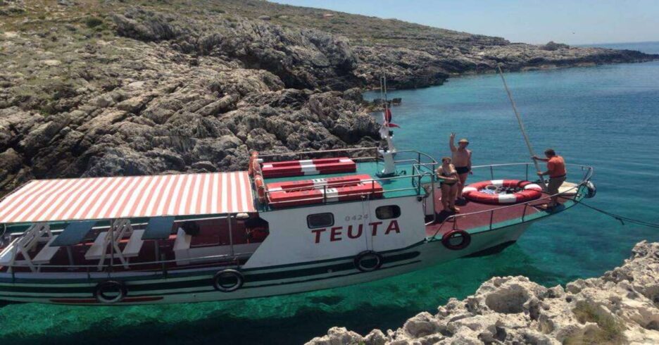 Teuta Boat ne Gjiret e Karaburunit 