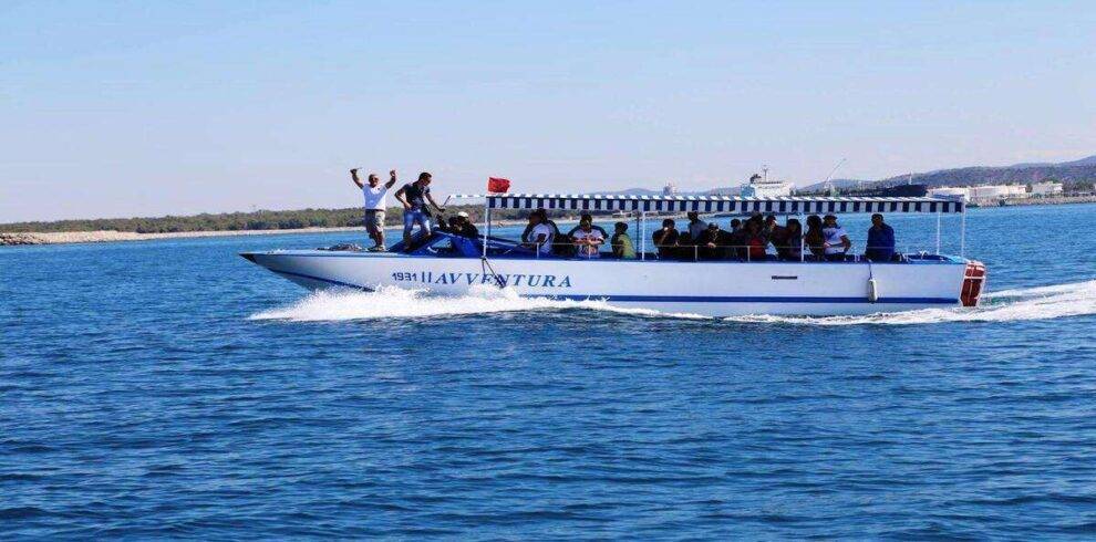 Avventura II anije turistike ne Vlore