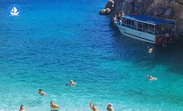 Avventura II – Ekskursion me anije ne Vlore - Shetitje me varke - Udhetim me anije