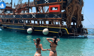 Anija Pashaj Vip –Shetitje me anije Sarande