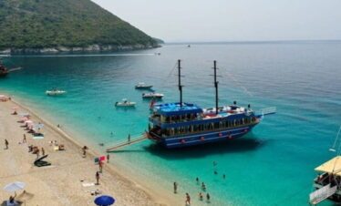 Luxury Yatcht Louis Sarandë