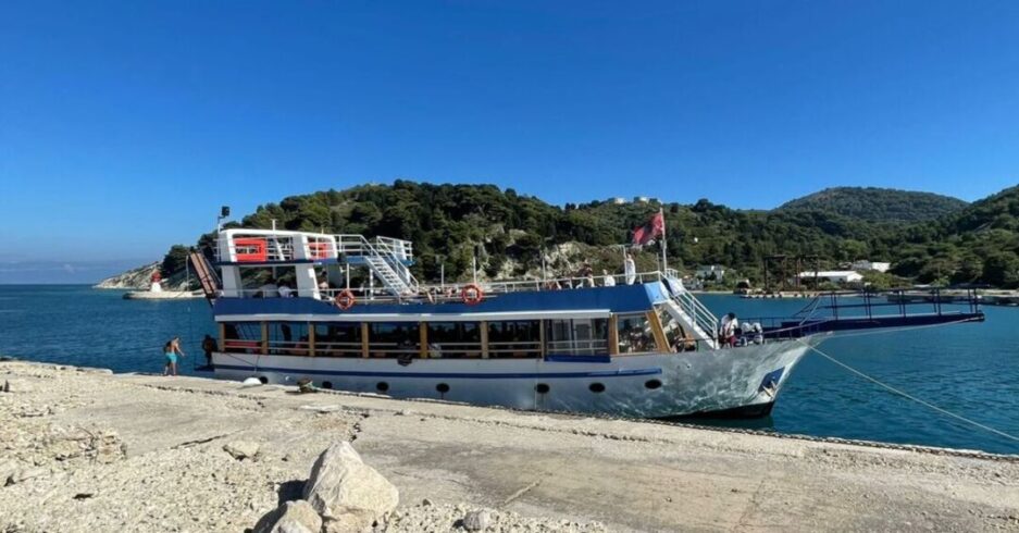 Chimaera boat