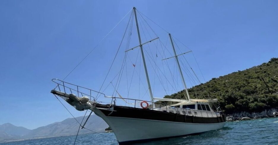 Sail Boat in Albania - Dus Zamani Gulet