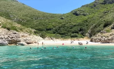 Bristan Bay Karaburun