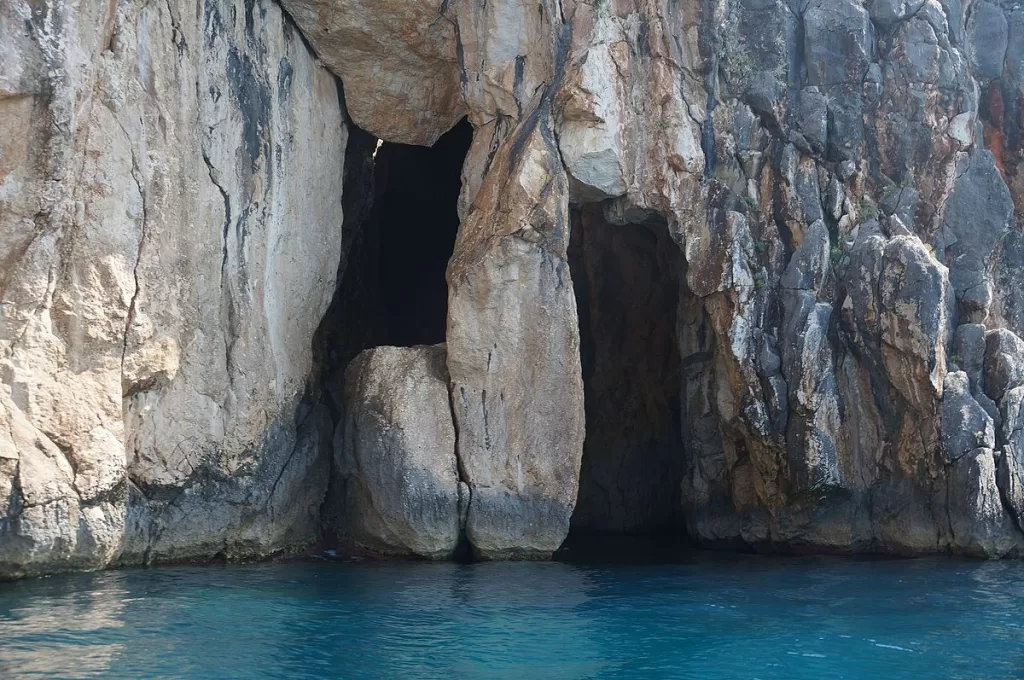 Shpella e Pirateve - Pirate Cave Himare - Boat Trip Albania - Boat Trip Vlore