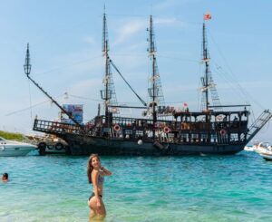 Liburna Cruises anija Pirate ne Vlore - Udhetim me anije Liburna Cruises anija Pirate ne Vlore - Udhetim me anije