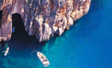 Grama Bay Speedboat Trip from Himare - Boat Trip Himara - Boat Tours Himare - Shpella e Pirateve