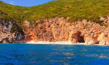 Grama Bay Speedboat Trip from Himare - Boat Trip Himara - Boat Tours Himare - Shpella e Pirateve