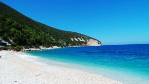 Vlore Sazan me Anije Turistike Vlore Sazan me Anije Turistike
