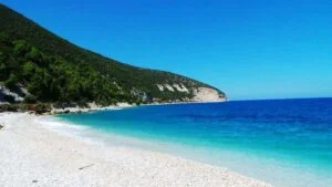 Vlore Sazan me Anije Turistike Vlore Sazan me Anije Turistike